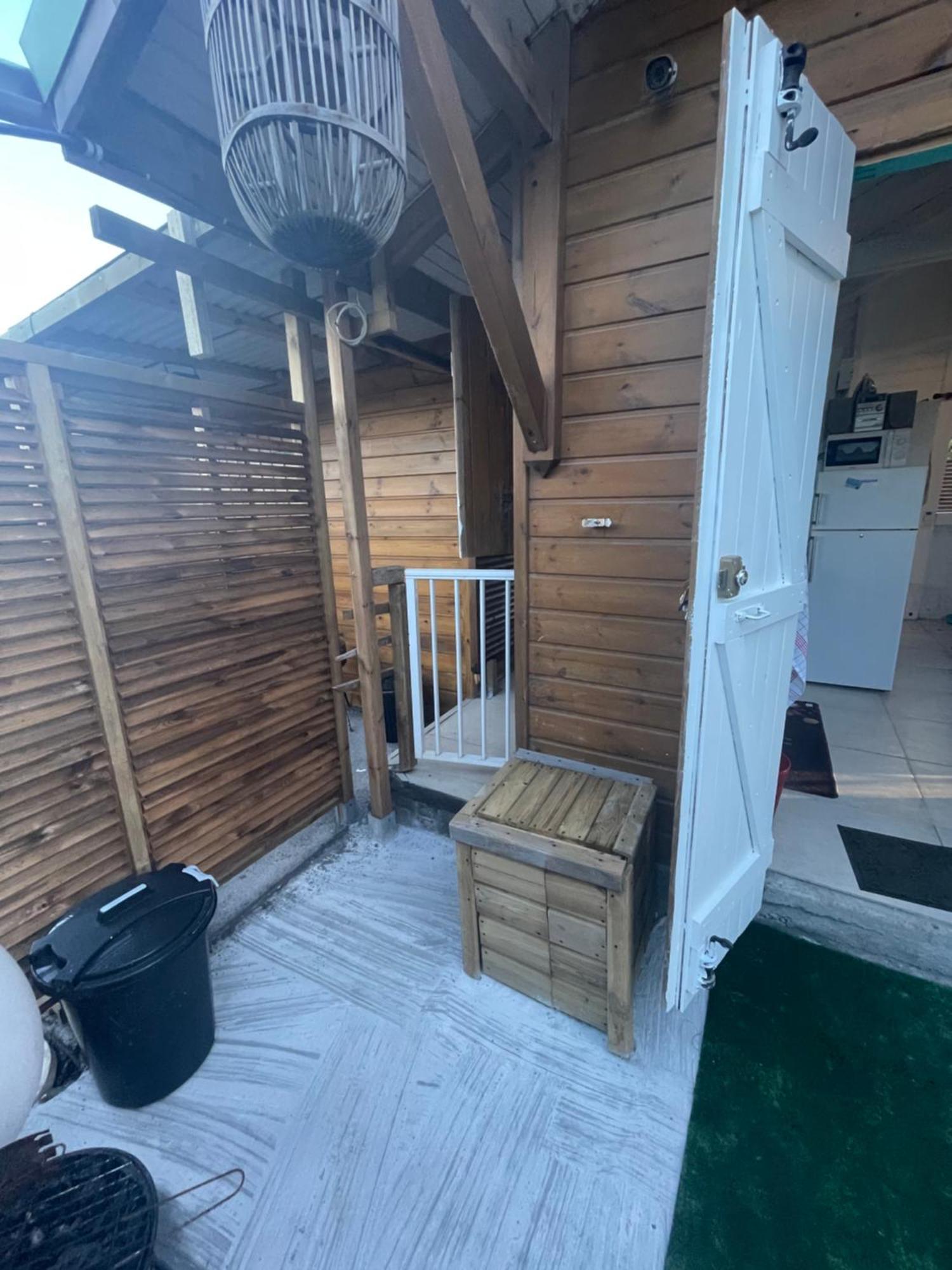 2 Bungalows Au Bord De La Plage De Montal A Moule Loues Individuellement Ou Ensemble Ле-Муль Экстерьер фото